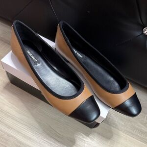 Nine West Black and Tan Flats